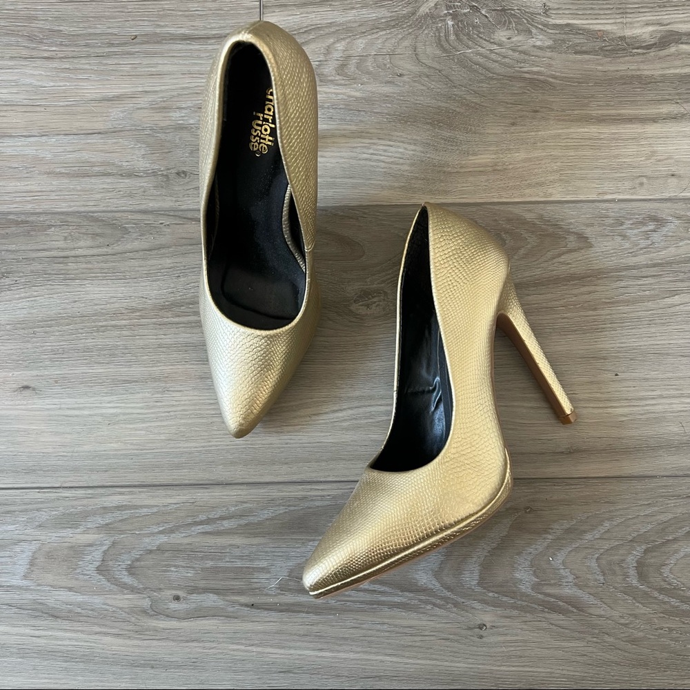 Gold Pointy toe heels